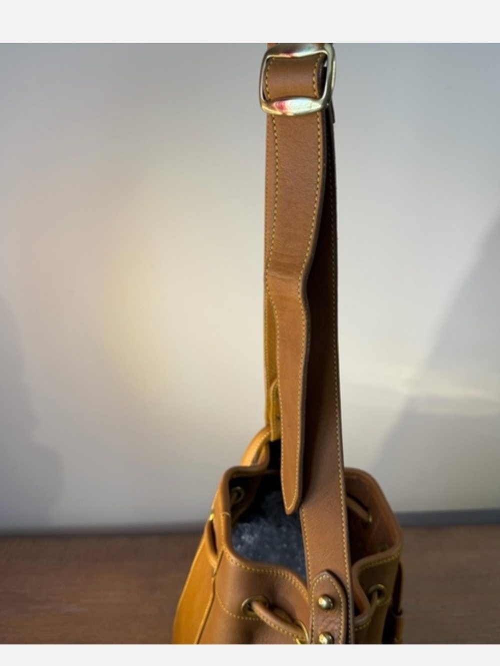 Dooney & Bourke VINTAGE Brown Leather Tassel Drawstring Bucket Bag EUC - Picture 10 of 15